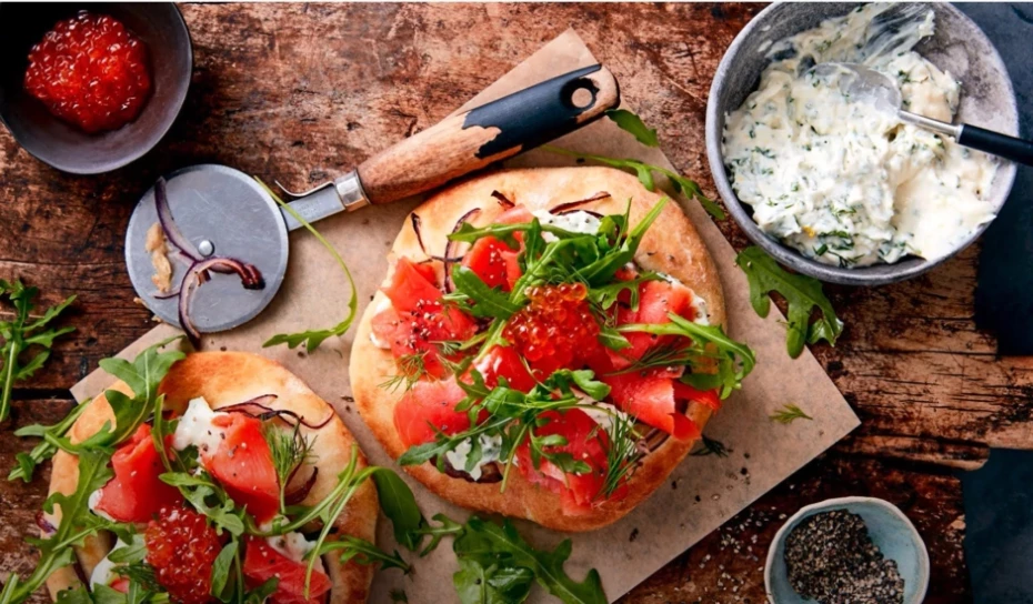 Pizetta Bianco with Alaska Smoked Salmon and Salmon Roe