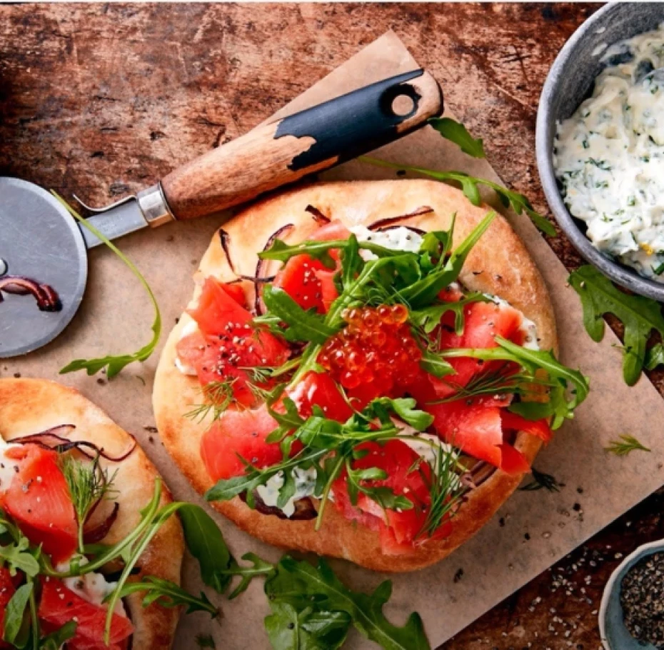 Pizetta Bianco with Alaska Smoked Salmon and Salmon Roe